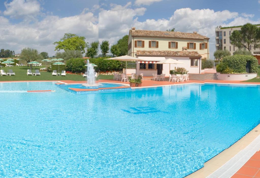 Bazén v ubytování Hotel Federico II nebo v jeho okolí
