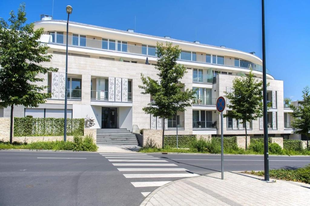 Budova, v ktorej sa apartmán nachádza