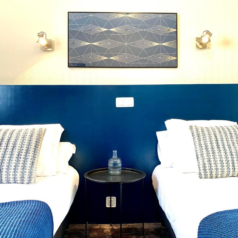 Postel nebo postele na pokoji v ubytování Hôtel Jules