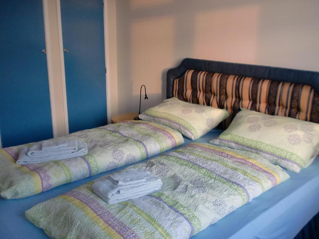 Postel nebo postele na pokoji v ubytování Guesthouse Tilraun