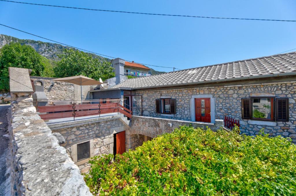 Nespecifikovaný výhled na hory nebo výhled na hory při pohledu z apartmánu