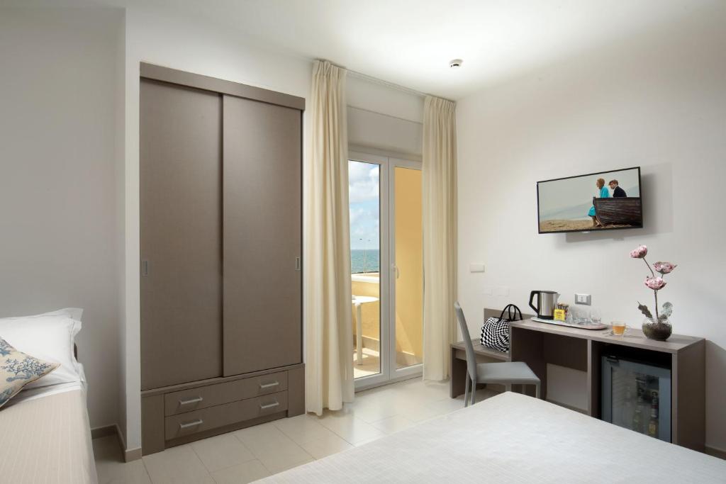 Postel nebo postele na pokoji v ubytování Hotel Miramare