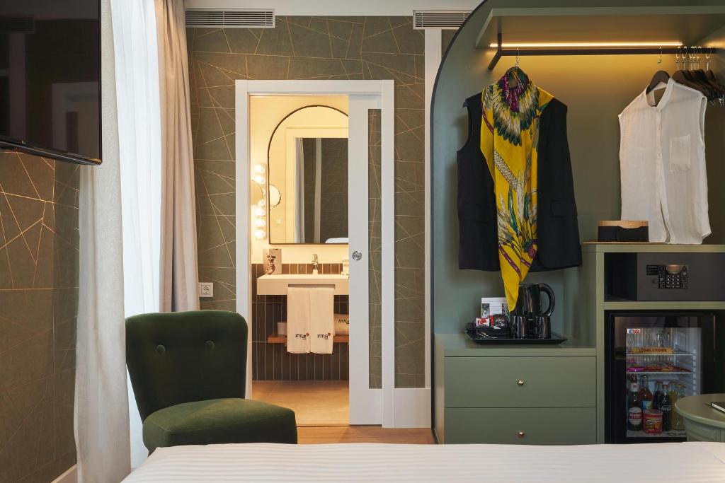 
Twin Room with City View
