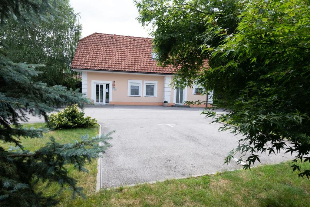 Budova, kde se penzion nachází