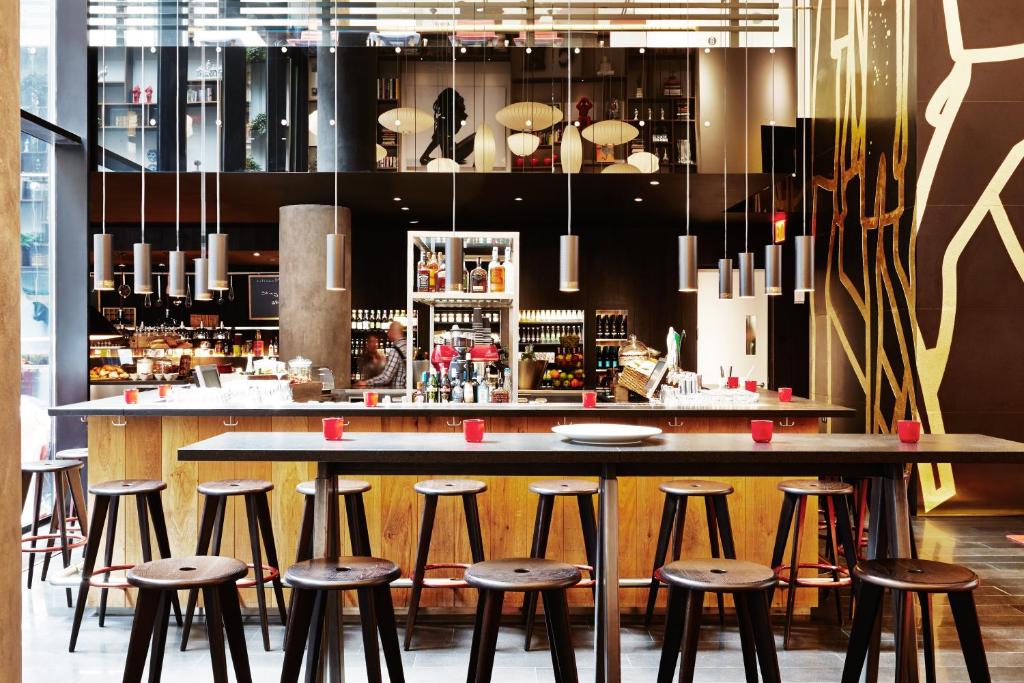 Lounge nebo bar v ubytování citizenM New York Times Square