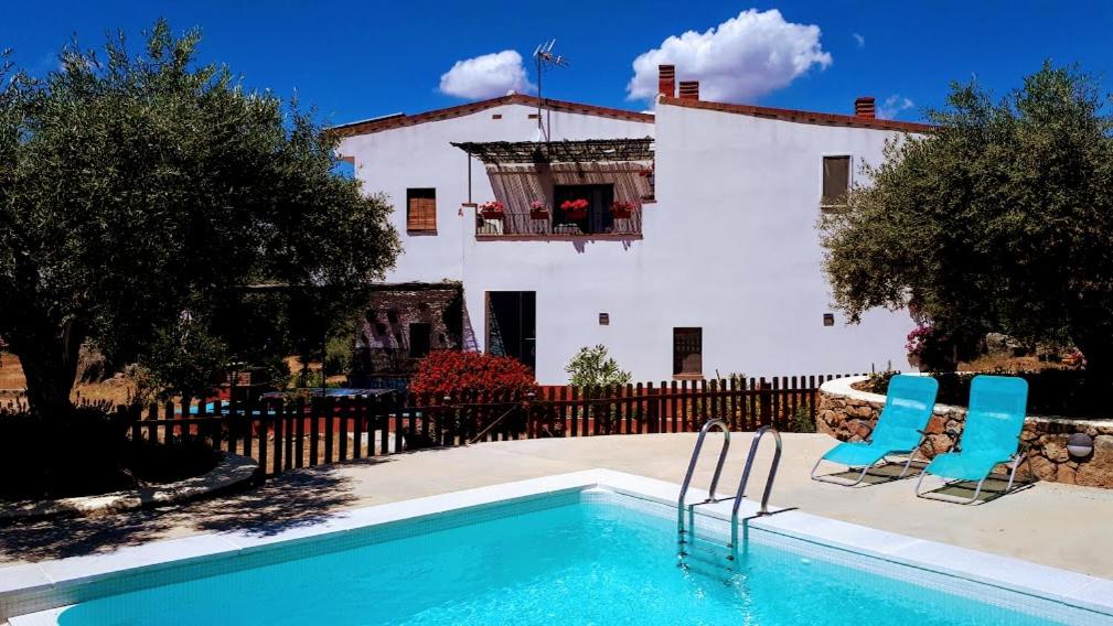 Booking.com: Flores Amarillas B&B , Almoharín, Spanje . Boek ...