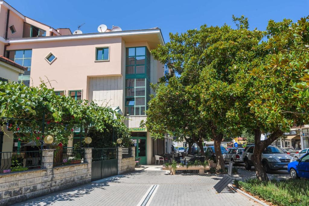 Budova, kde se hotel nachází