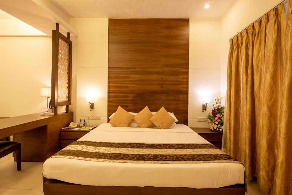 Postel nebo postele na pokoji v ubytování La-Paz Gardens Beacon Hotel - Vasco da Gama Goa