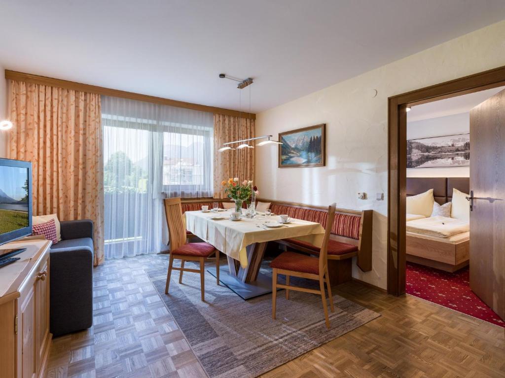 Posteľ alebo postele v izbe v ubytovaní Landhaus Alpina
