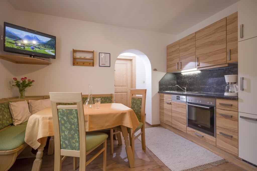 Kuchyňa alebo kuchynka v ubytovaní Landhaus Alpina