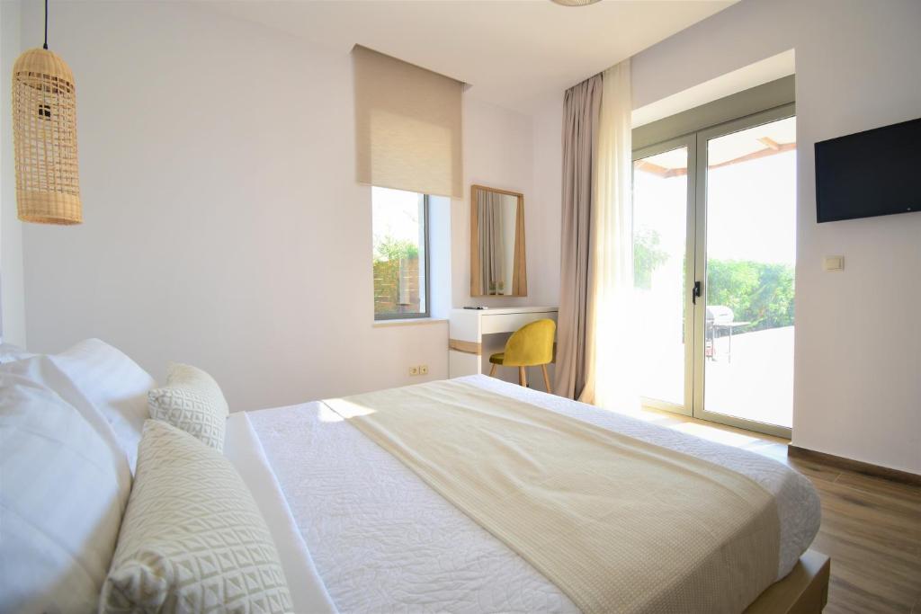 Posteľ alebo postele v izbe v ubytovaní Kallixeni Villas