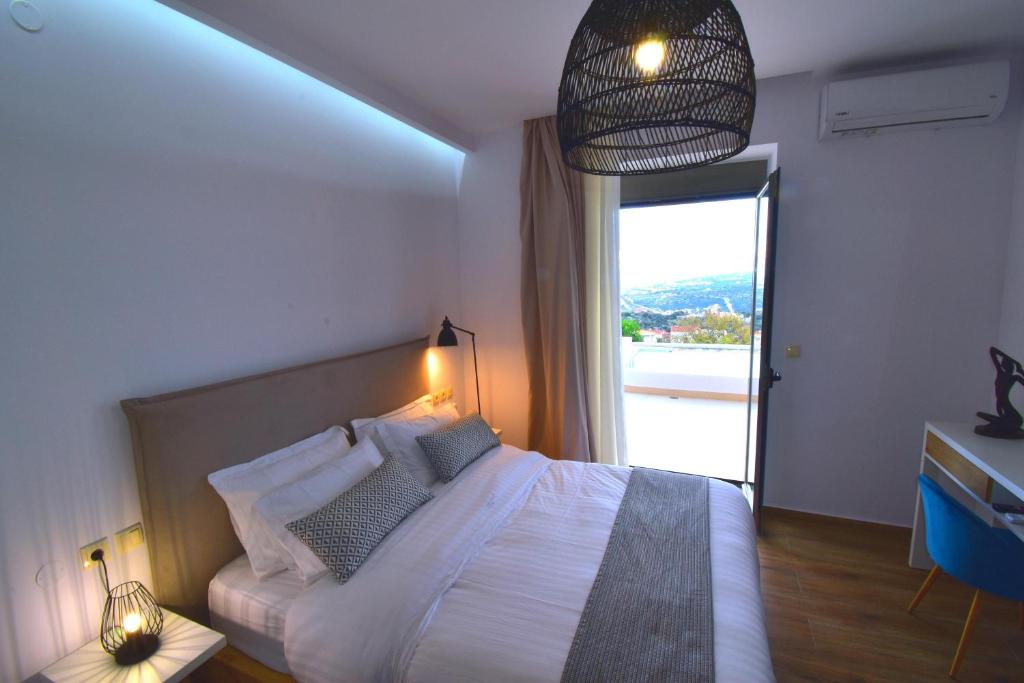 Posteľ alebo postele v izbe v ubytovaní Kallixeni Villas