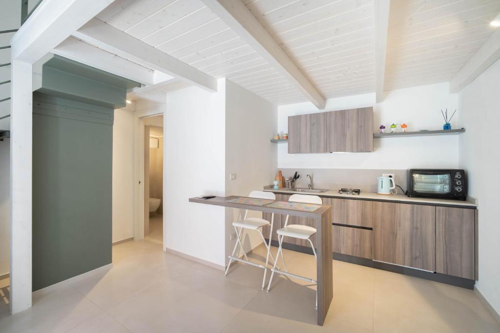 A kitchen or kitchenette at WePuglia - Dimore Stefania