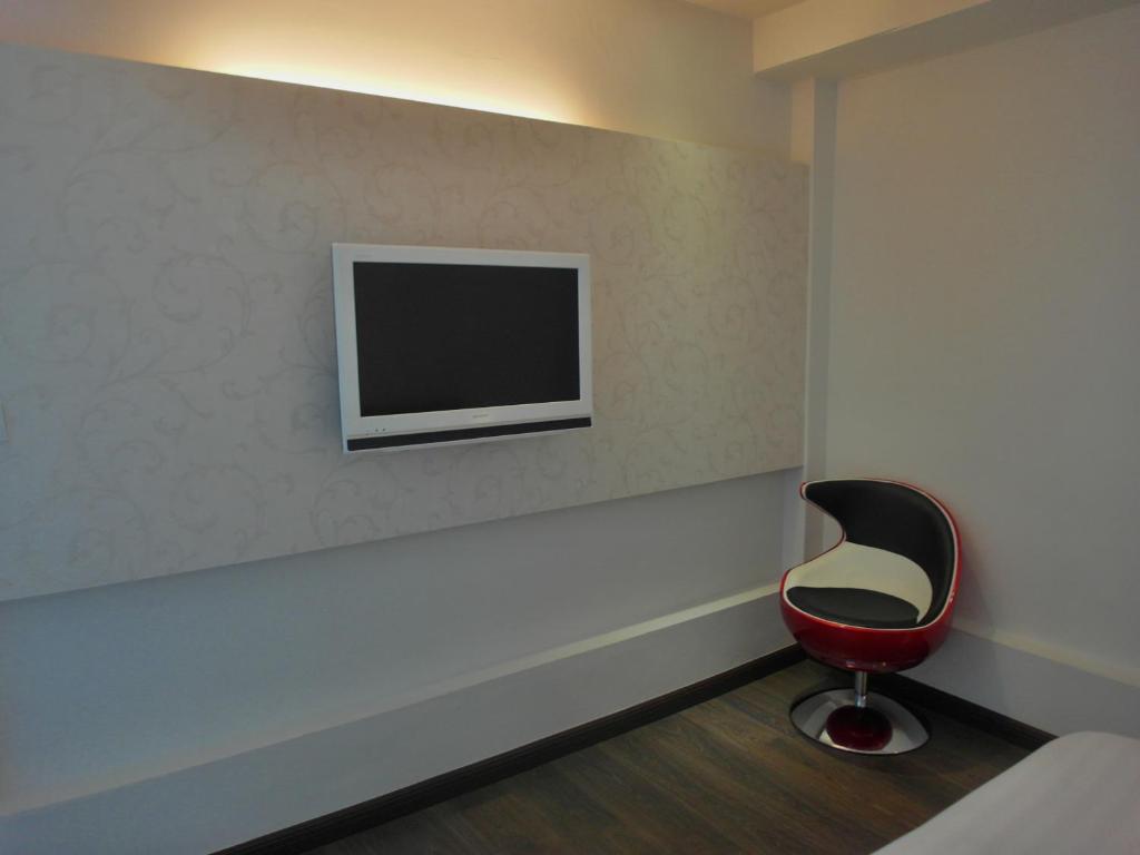 TV a/nebo společenská místnost v ubytování French Hotel