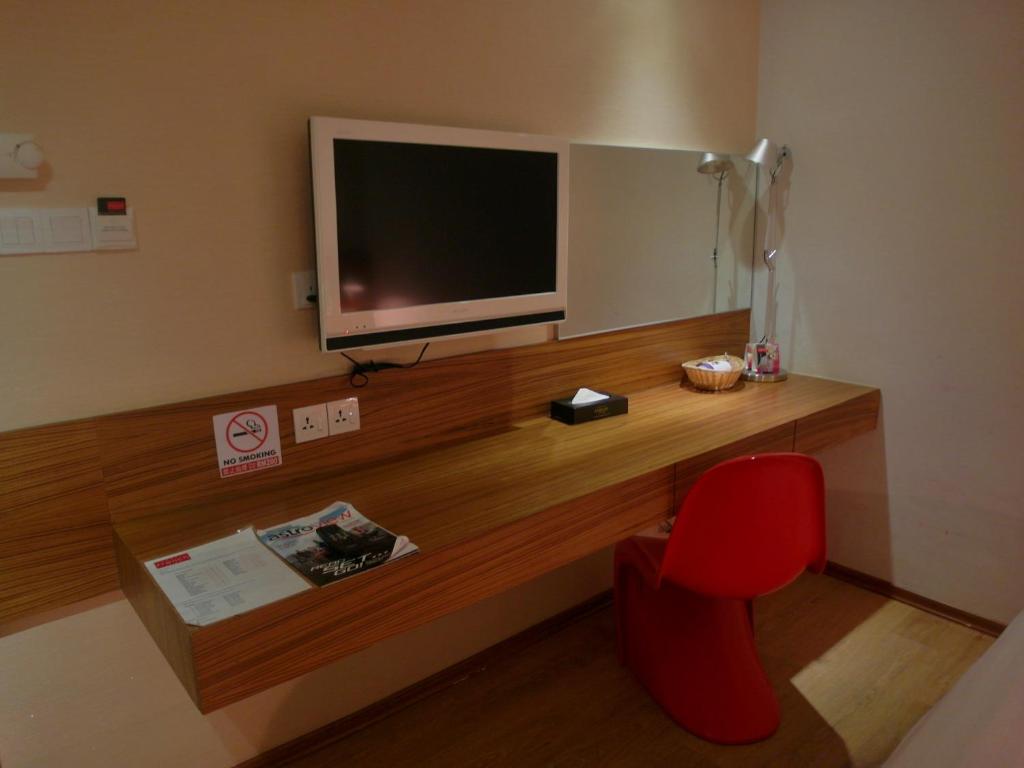TV a/nebo společenská místnost v ubytování French Hotel