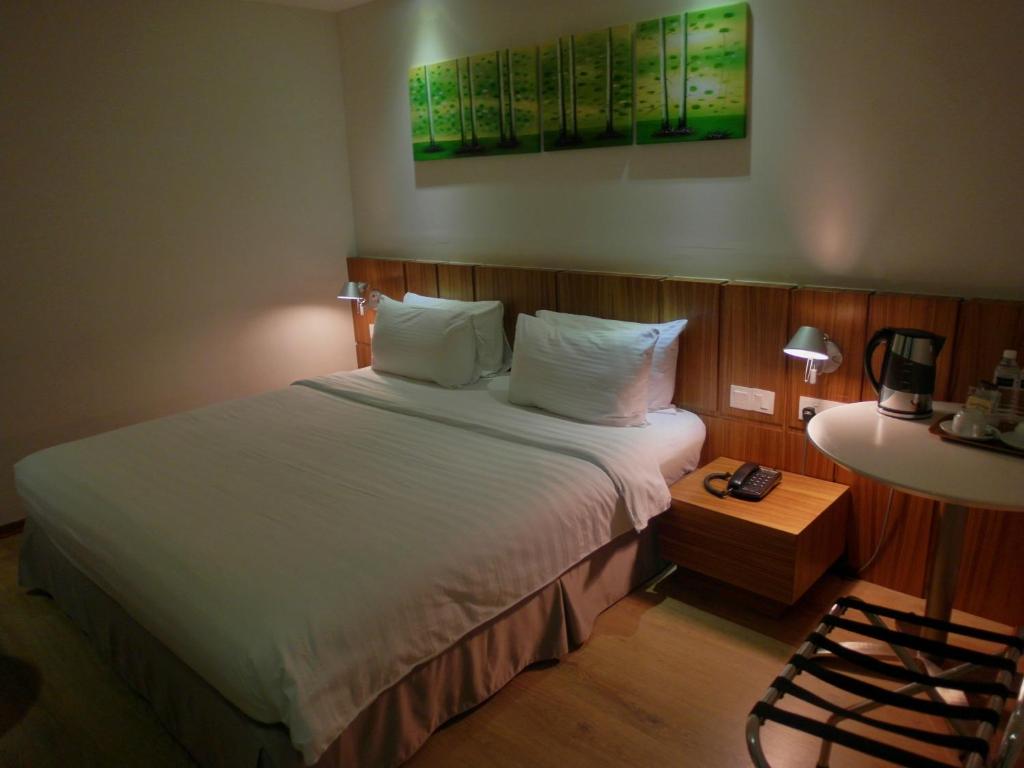 Postel nebo postele na pokoji v ubytování French Hotel