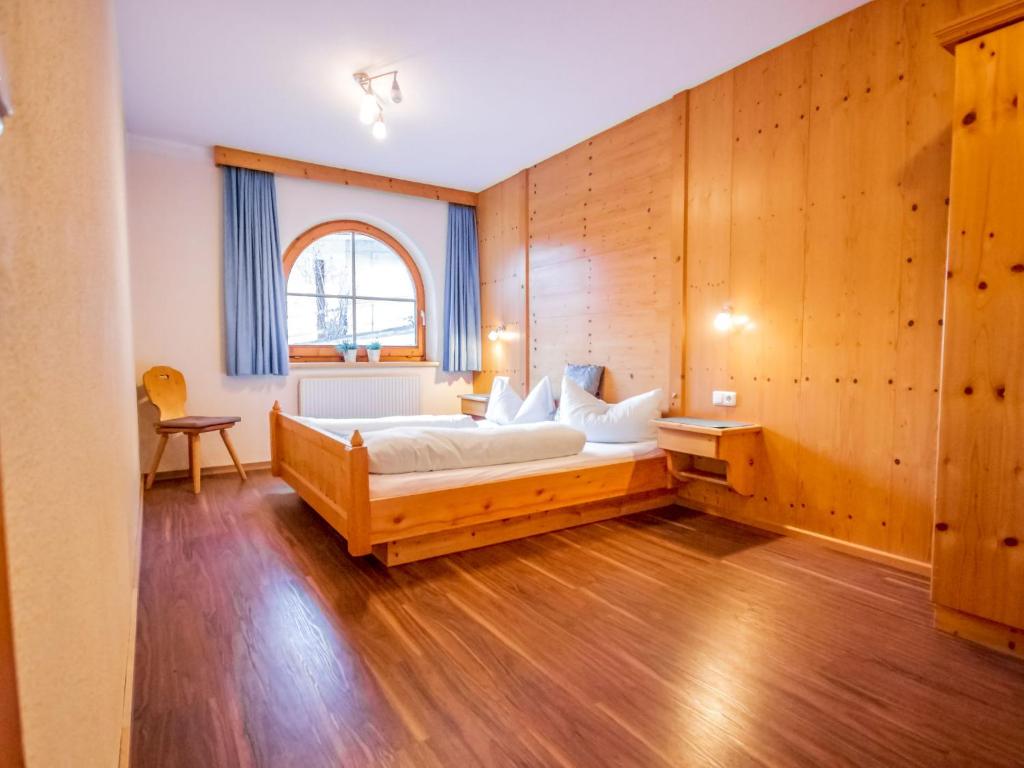 Postel nebo postele na pokoji v ubytování Apartment Conny-1 by Interhome