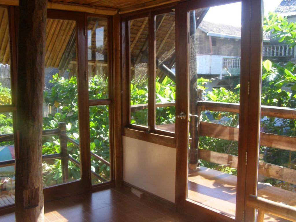 Zahrada ubytování Paras Inn Boracay