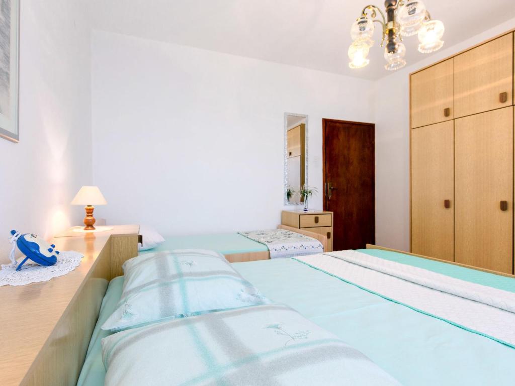 Posteľ alebo postele v izbe v ubytovaní Apartment Josipa by Interhome