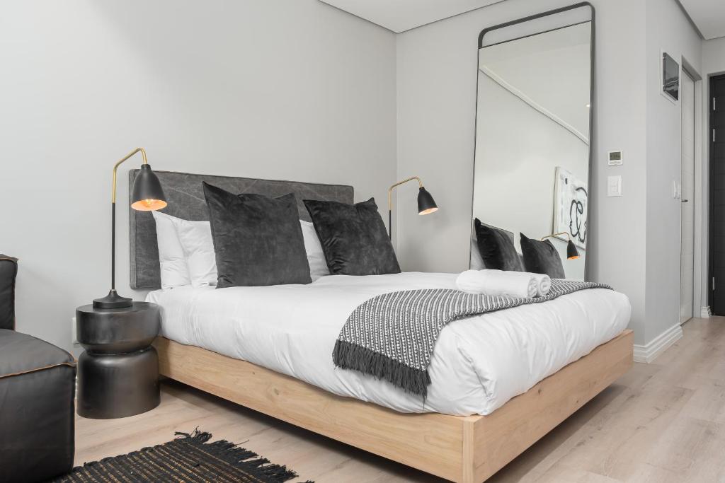 16 on Bree Luxury Apartments - Queen Studio