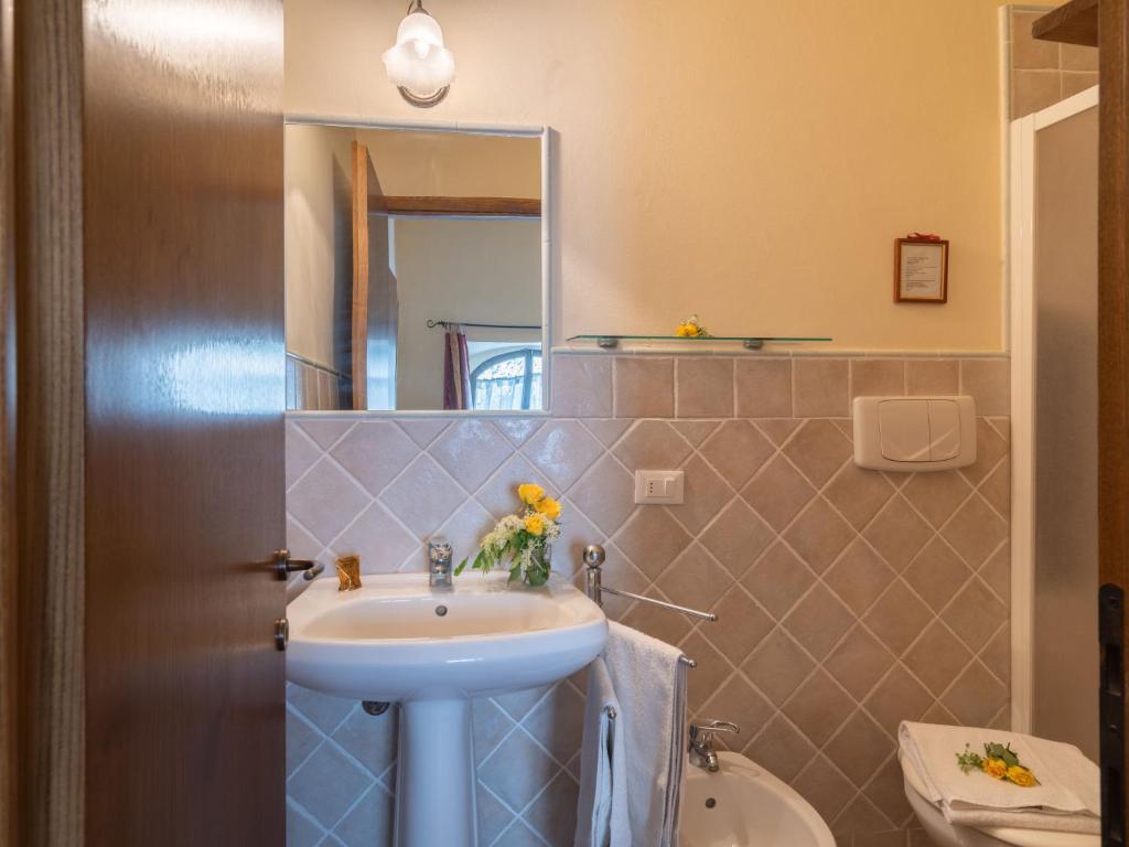 A bathroom at Holiday Home Sissi by Interhome