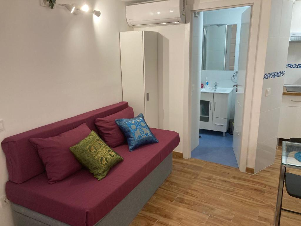 Kuchnia lub aneks kuchenny w obiekcie Malagueña Salerosa "Apartamento - estudio con terraza" En casa típica de 1 a 4 dormitorios