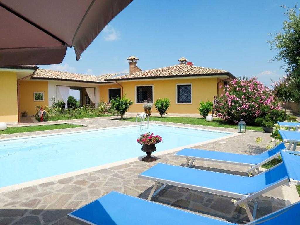 Bazén v ubytování Holiday Home Borgo Sacramento by Interhome nebo v jeho okolí