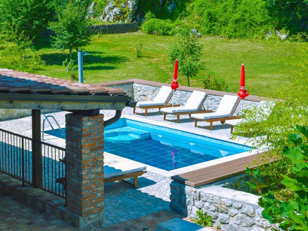 Bazén v ubytovaní Holiday Home Natura by Interhome alebo v jeho blízkosti