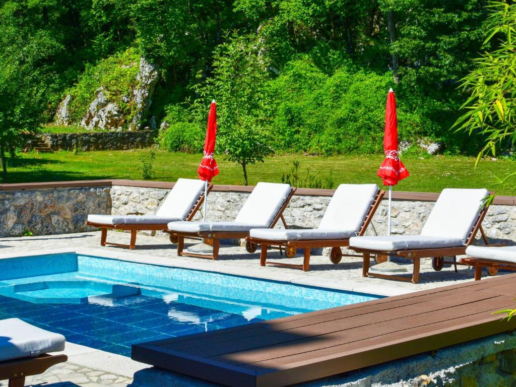 Bazén v ubytovaní Holiday Home Natura by Interhome alebo v jeho blízkosti