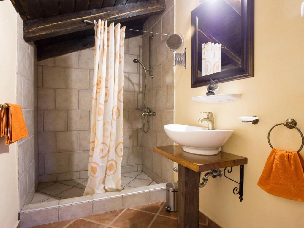 Kúpeľňa v ubytovaní Holiday Home Natura by Interhome
