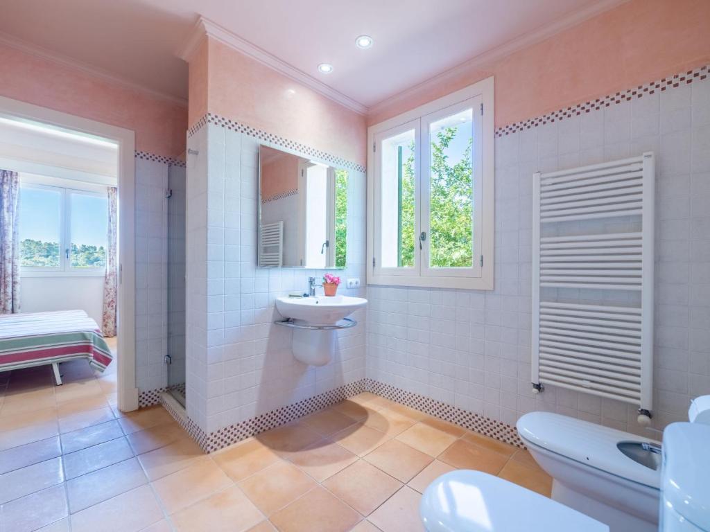 Koupelna v ubytování Villa Son Maguet by Interhome