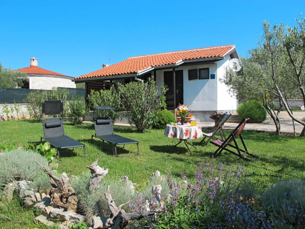 Vonkajšia záhrada v ubytovaní Holiday Home Gloria by Interhome