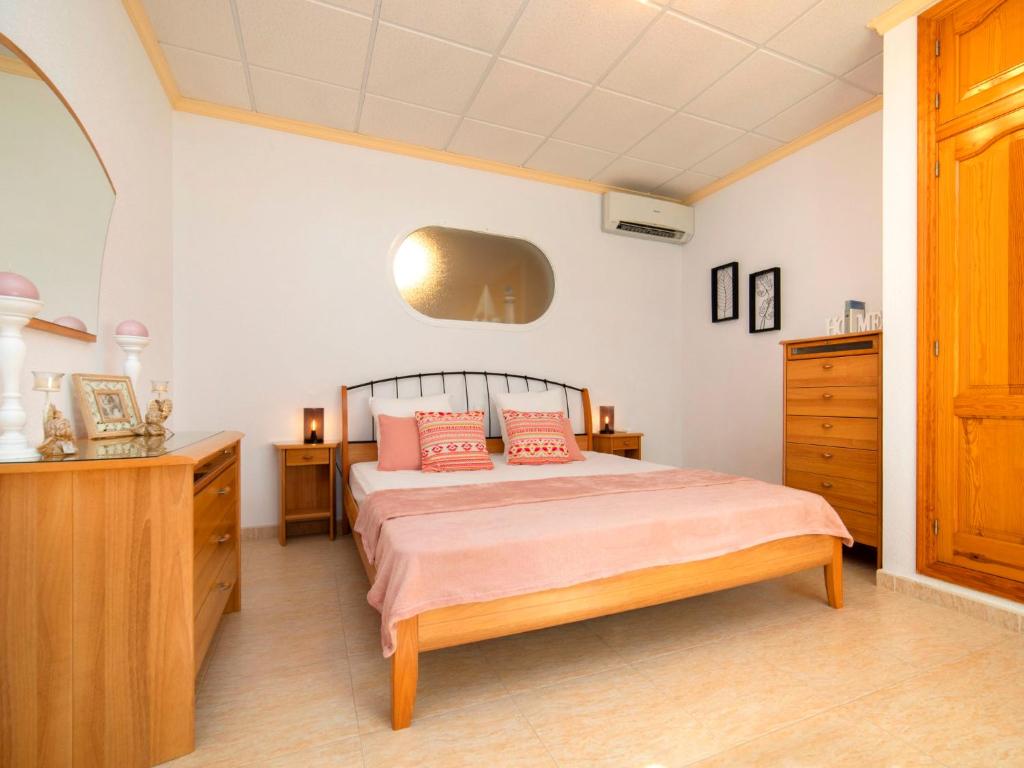 Postel nebo postele na pokoji v ubytování Villa La Escapada by Interhome