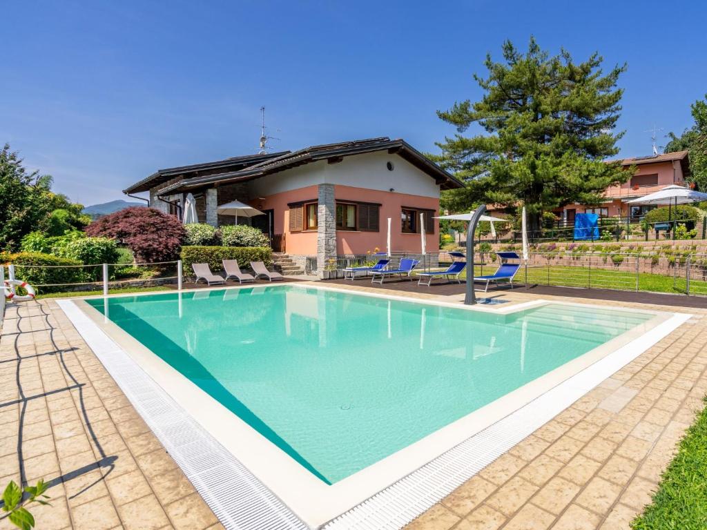 Bazén v ubytovaní Apartment Residenza Agrifoglio-15 by Interhome alebo v jeho blízkosti