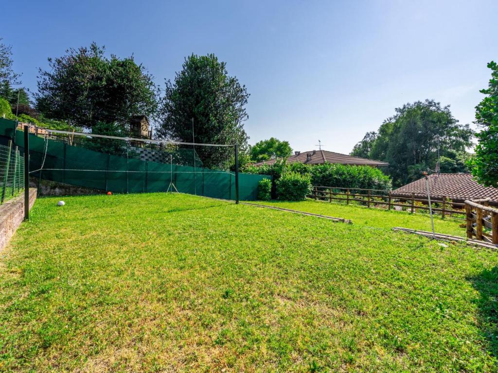 Vonkajšia záhrada v ubytovaní Apartment Residenza Agrifoglio-15 by Interhome