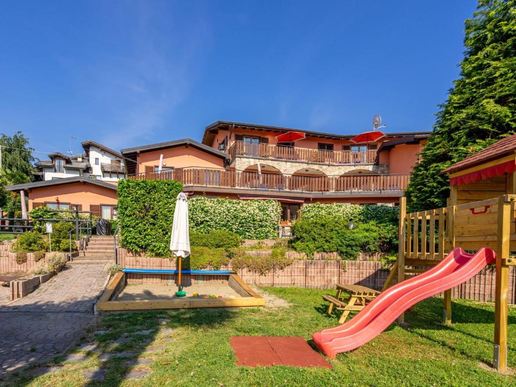 Vonkajšia záhrada v ubytovaní Apartment Residenza Agrifoglio-15 by Interhome