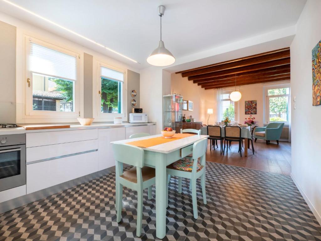 Kuchnia lub aneks kuchenny w obiekcie Holiday Home Casa Con Le Rose by Interhome