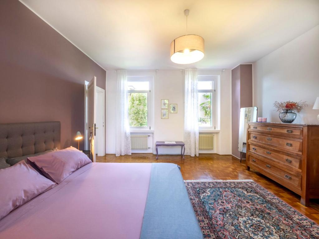 Łóżko lub łóżka w pokoju w obiekcie Holiday Home Casa Con Le Rose by Interhome