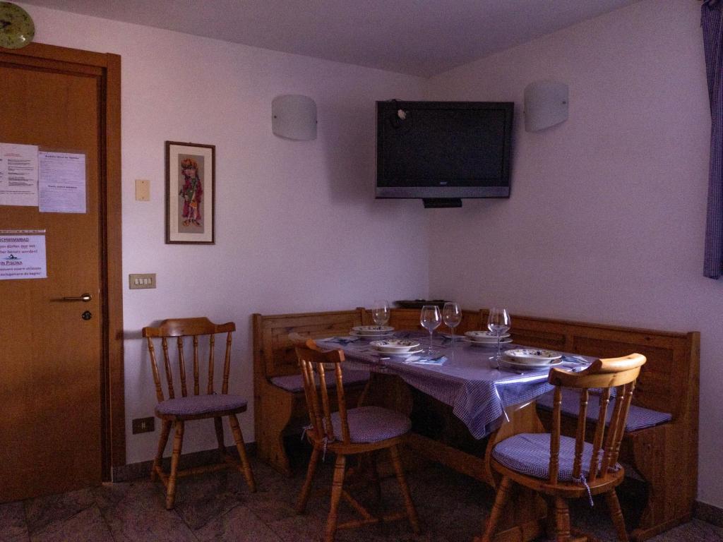 Telewizja i/lub zestaw kina domowego w obiekcie Apartment Delvai-3 by Interhome
