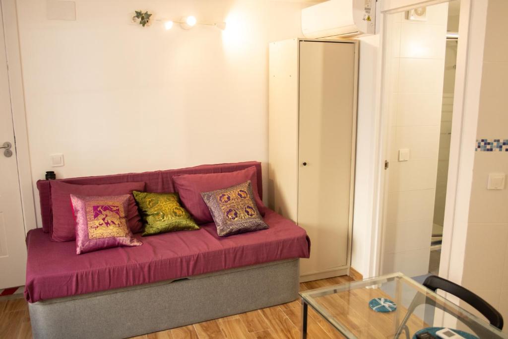 Część wypoczynkowa w obiekcie Malagueña Salerosa "Apartamento - estudio con terraza" En casa típica de 1 a 4 dormitorios