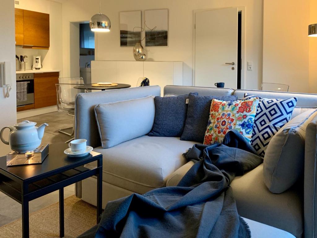 a living room with a couch and a table at 4-Studios in Cölbe