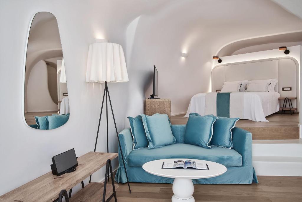 Posezení v ubytování Katikies Kirini Santorini - The Leading Hotels Of The World
