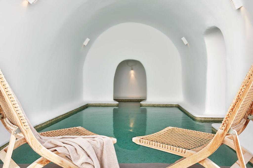 Bazén v ubytování Katikies Kirini Santorini - The Leading Hotels Of The World nebo v jeho okolí