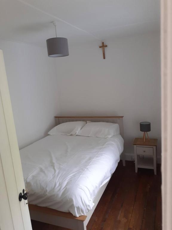 Postel nebo postele na pokoji v ubytování Gleann Loic Farmhouse