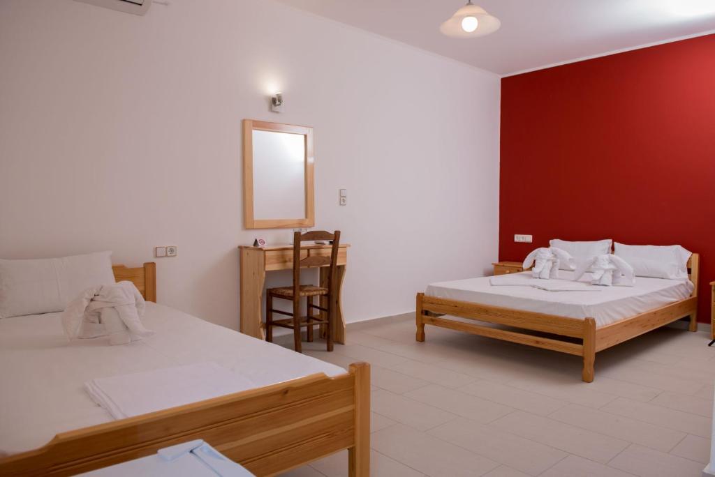 Postel nebo postele na pokoji v ubytování Paradise Matala Hotel