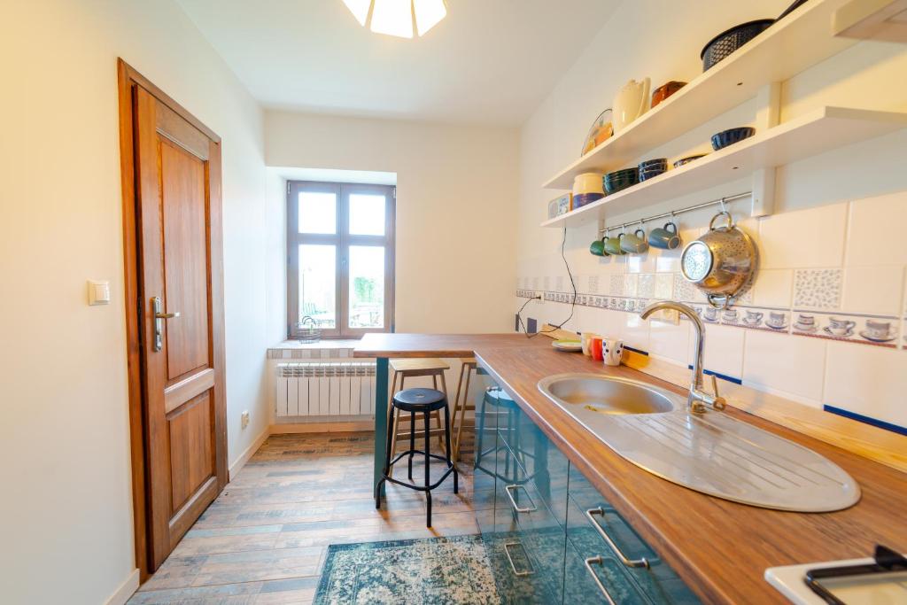 Kuchyňa alebo kuchynka v ubytovaní Apartament Na Skraju Miasta