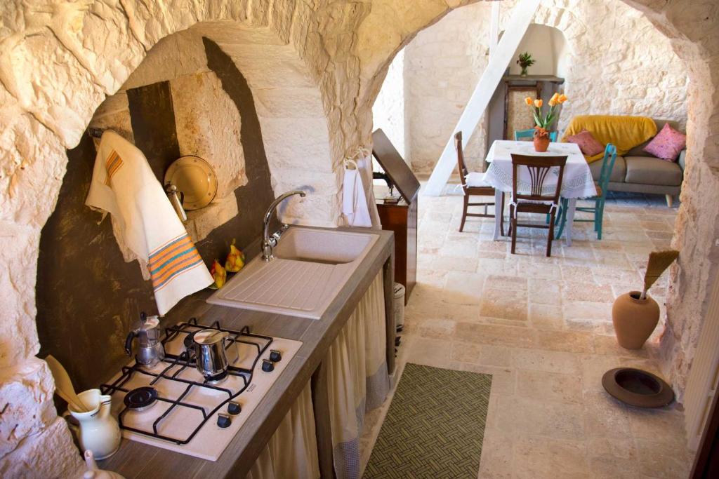 A kitchen or kitchenette at Trullo Sweet Trullo