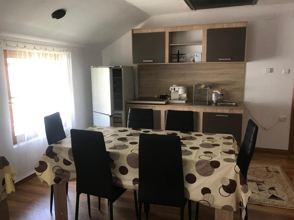 Kuchyň nebo kuchyňský kout v ubytování Casa de oaspeti Anciupi Vendeghaz