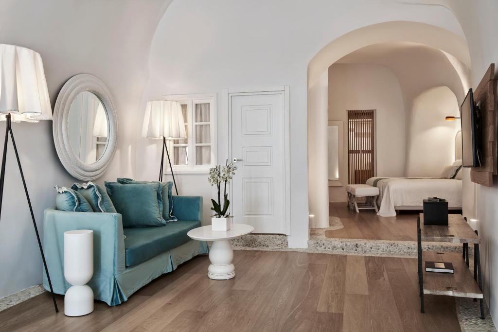 Posezení v ubytování Katikies Kirini Santorini - The Leading Hotels Of The World