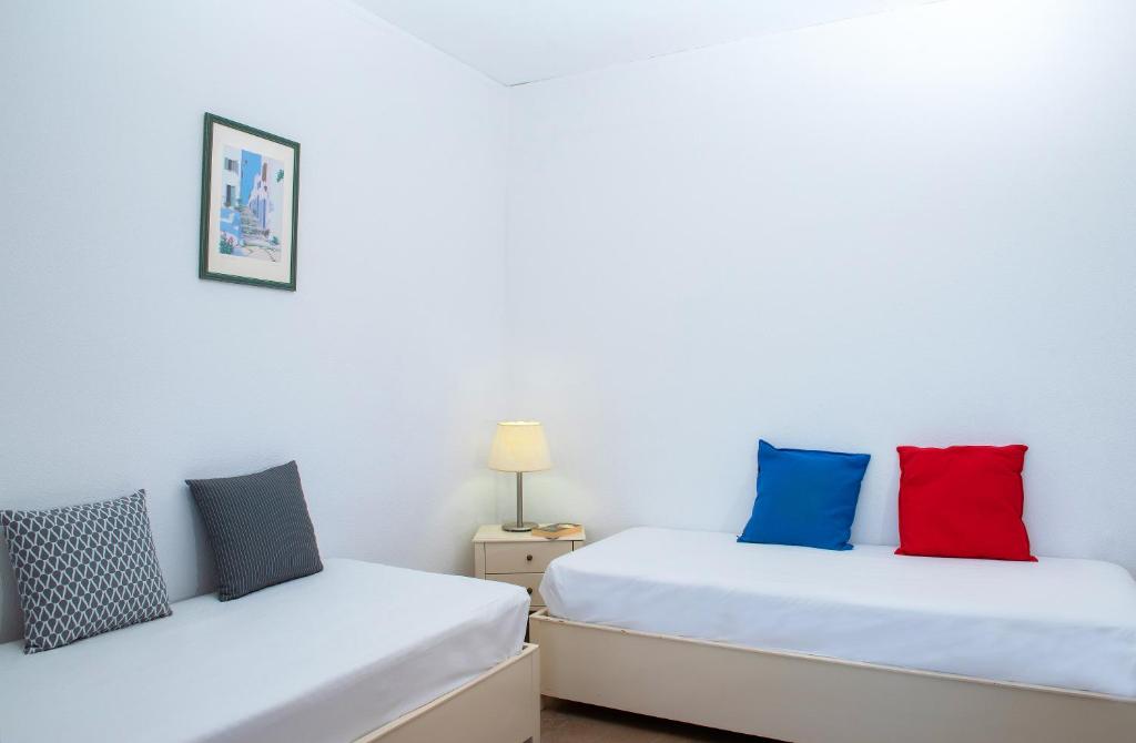 Łóżko lub łóżka w pokoju w obiekcie Phaistos Hotel